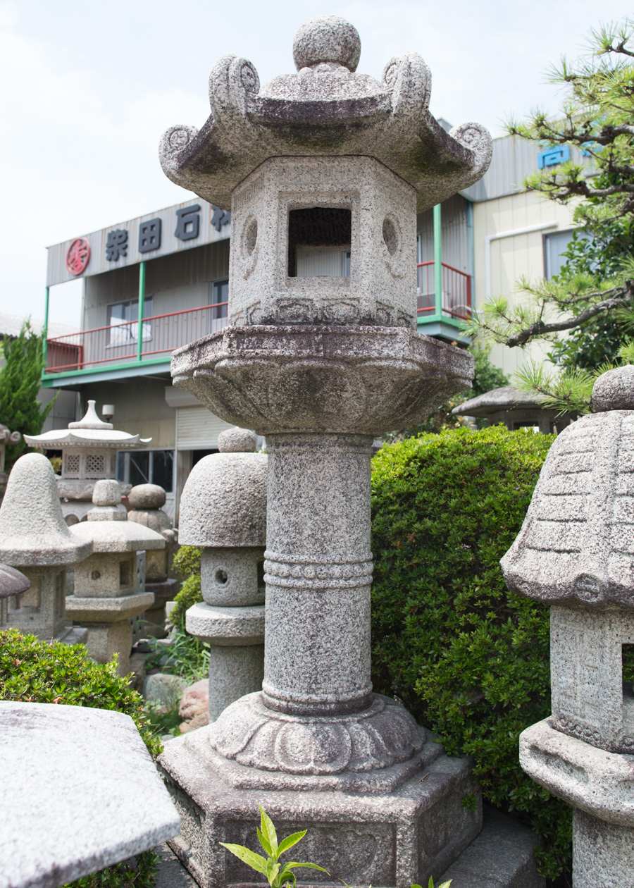 石清水八幡形灯籠 - 柴田石材工業所 愛知県岡崎市 | 岡崎石工団地協同